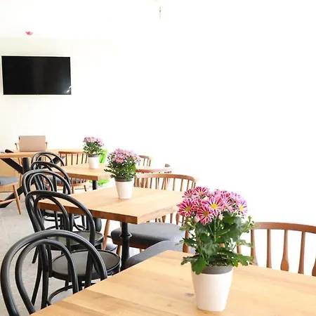 Antares 酒店 *